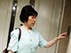 隔世近親相姦 お婆ちゃんと初孫 魅惑のセールスレディお婆ちゃん サンプル動画サムネイル